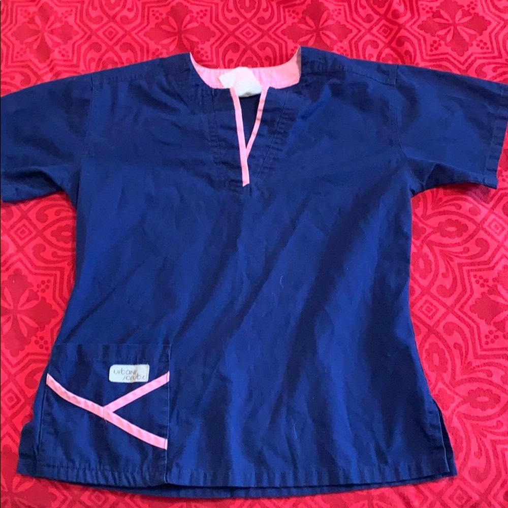 Urbane scrub top XS navy and pink
